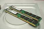 A pair of Kingston DDR2-667 memory sticks, both 2 GB, 4 GB in total. Still looks like new, if a bit dusty.