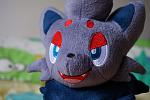 And now, for a Zorua! If this were my smartphone's output, the background would be also in focus... or be less blurry. It'd be also a whole lot noisy! Thankfully, the NEX-5R is very capable.